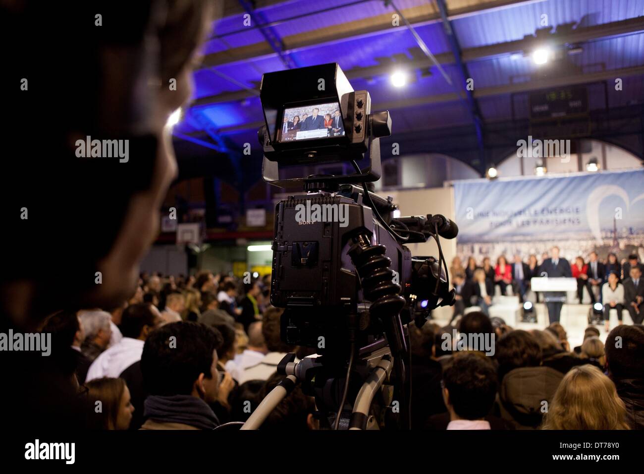 Paris, France. 10 fév, 2014. Première réunion de Nathalie Kosciusko-Morizet, candidate UMP à l'élection à la mairie de Paris dans le gymnase Japy. Nicolas Sarkozy, le dernier président français était là pour la soutenir. Crédit : Michael Bunel/NurPhoto ZUMAPRESS.com/Alamy/Live News Banque D'Images