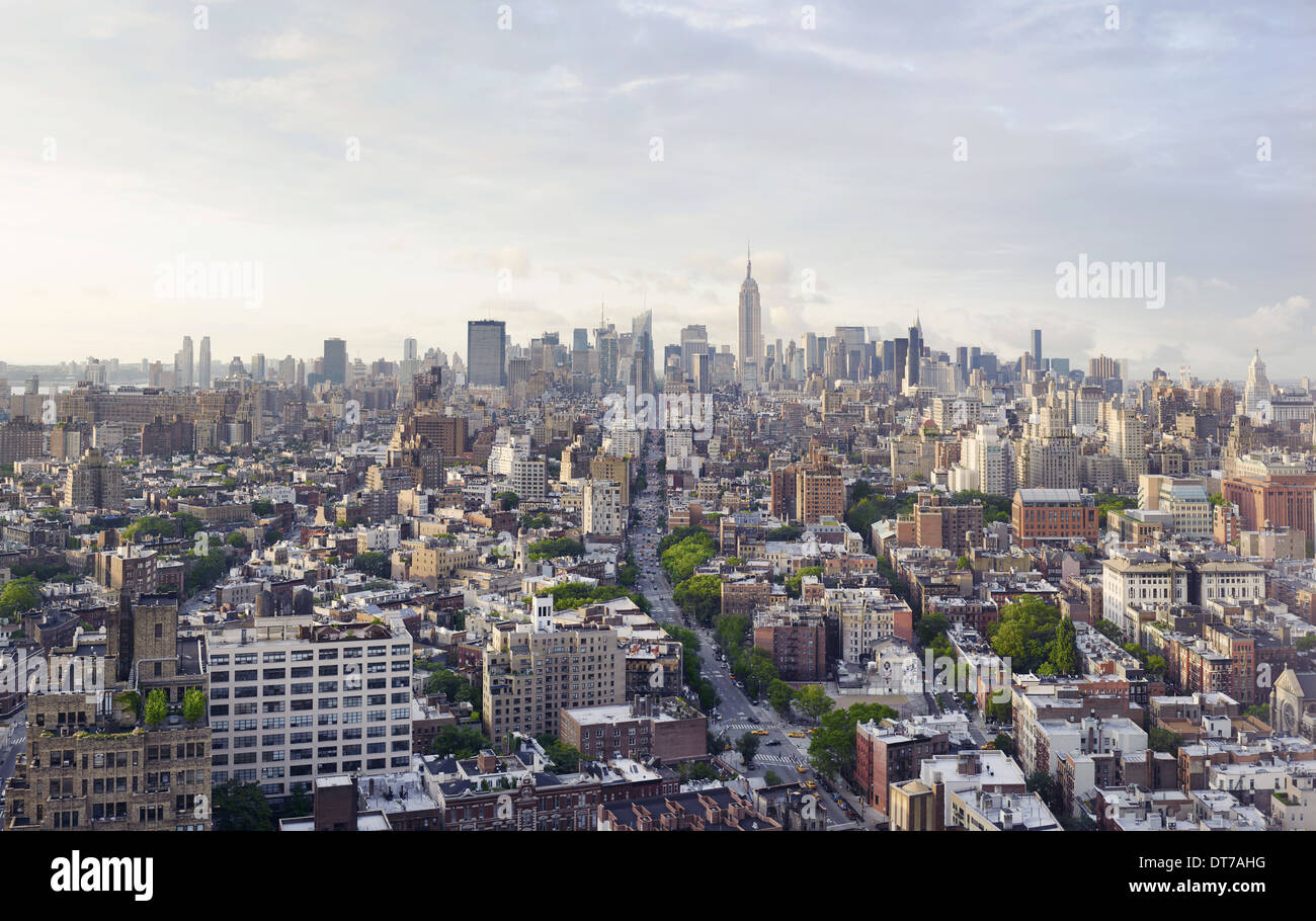 Le New York city skyline view le nord en haut de l'Avenue des Amériques à Manhattan Coucher du soleil New York City USA USA Banque D'Images