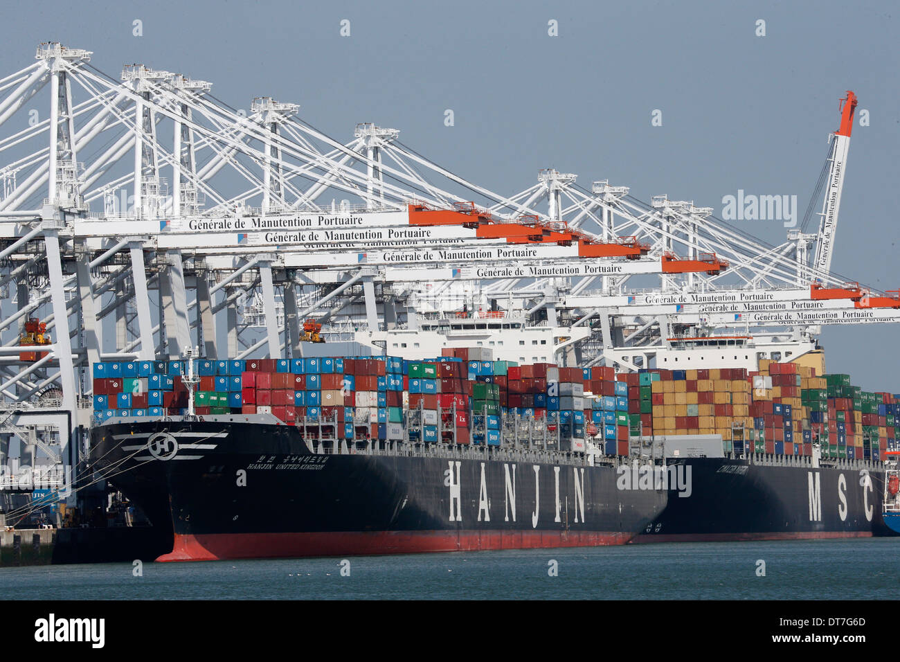 Commerce Le Havre maritime Port. Terminal à conteneurs. Le déchargement d'un navire. Banque D'Images