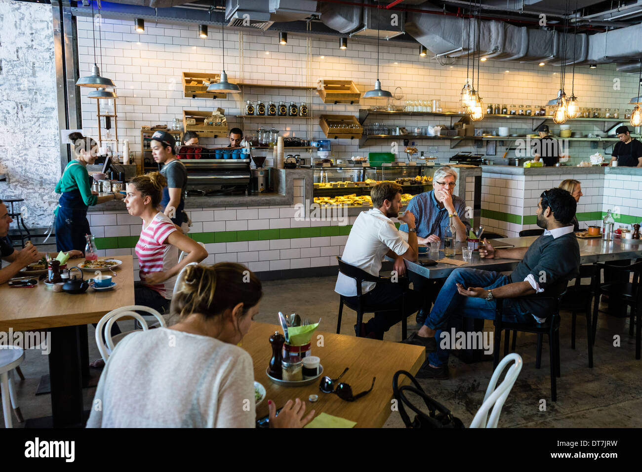 Intérieur de nouveau Tom et Serg Al Quoz cafe de district à Dubaï Émirats Arabes Unis Banque D'Images