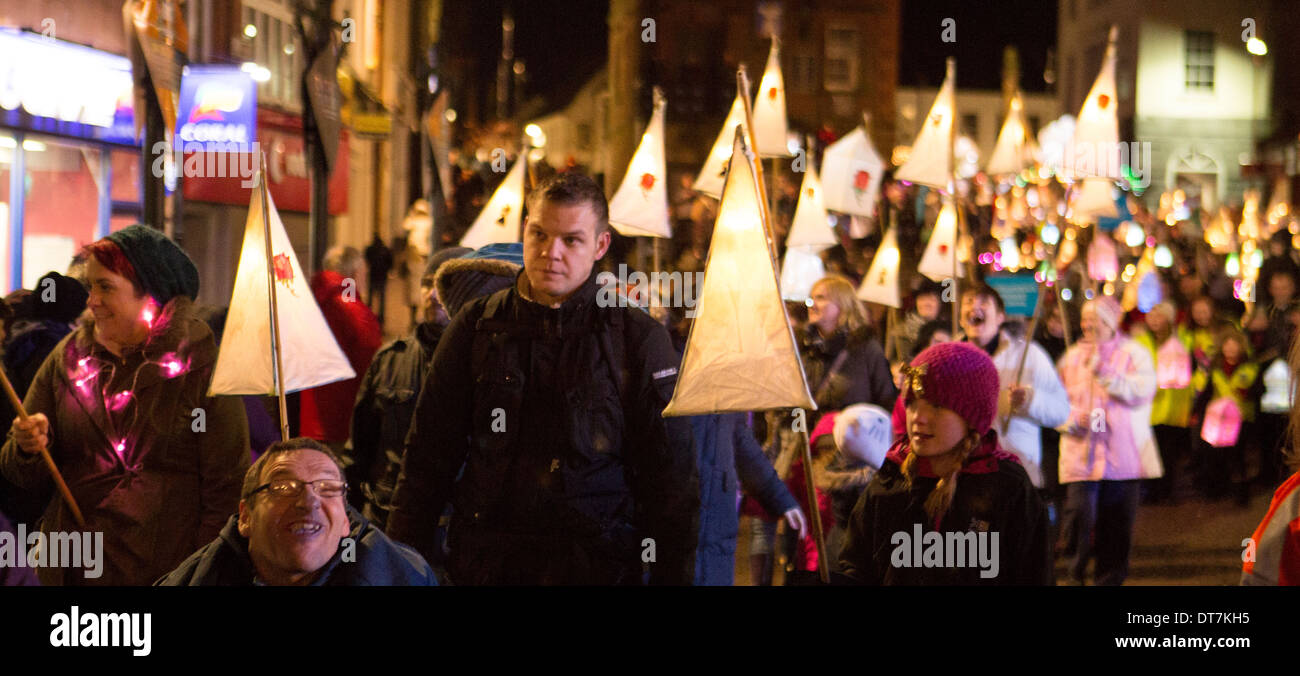 Big Burns Supper, Homecoming 2014 Carnaval à travers les rues de Dumfries, groupes communautaires procession Lanterne Banque D'Images