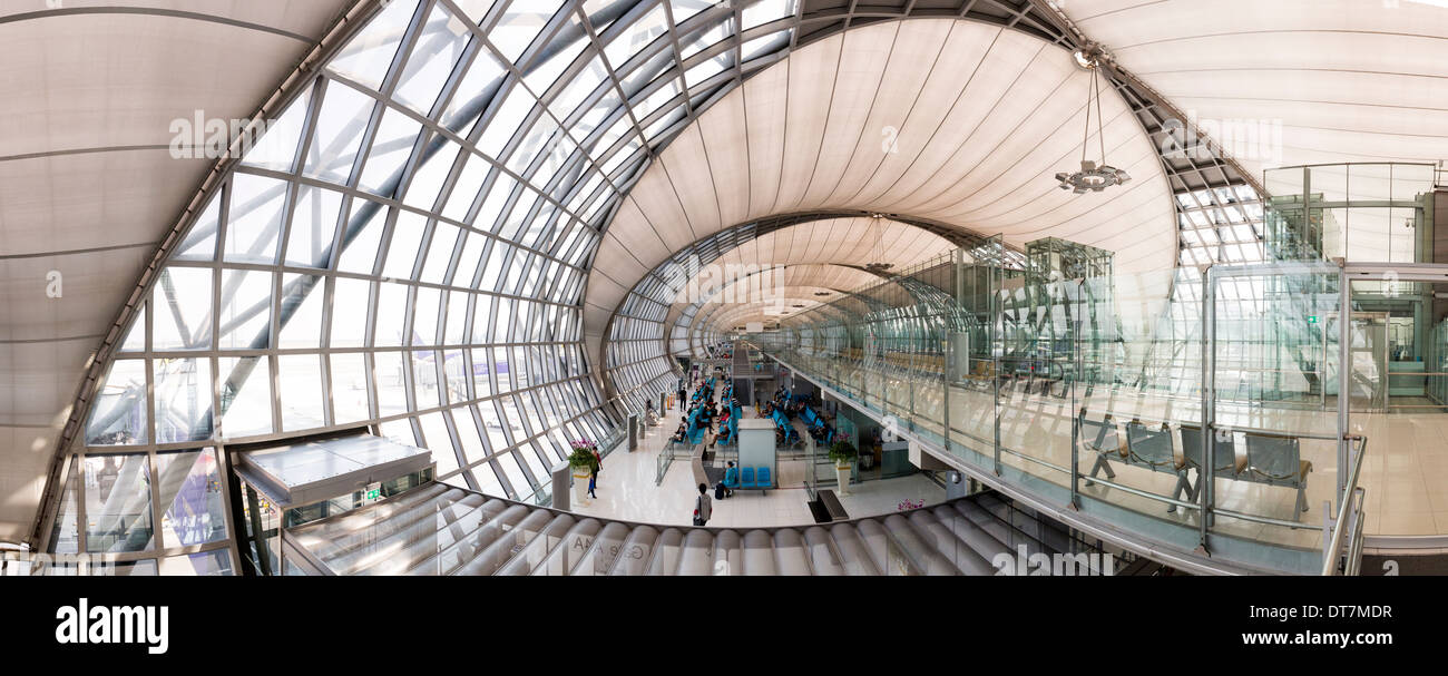 L'intérieur, vue panoramique de l'aéroport de Suvarnabhumi en terminal international de Bangkok, Thaïlande. Banque D'Images