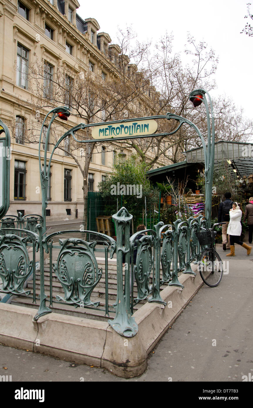 Inscrivez-Métropolitain, l'entrée au métro parisien, à l'Ile de la Cité, Paris, France. Banque D'Images
