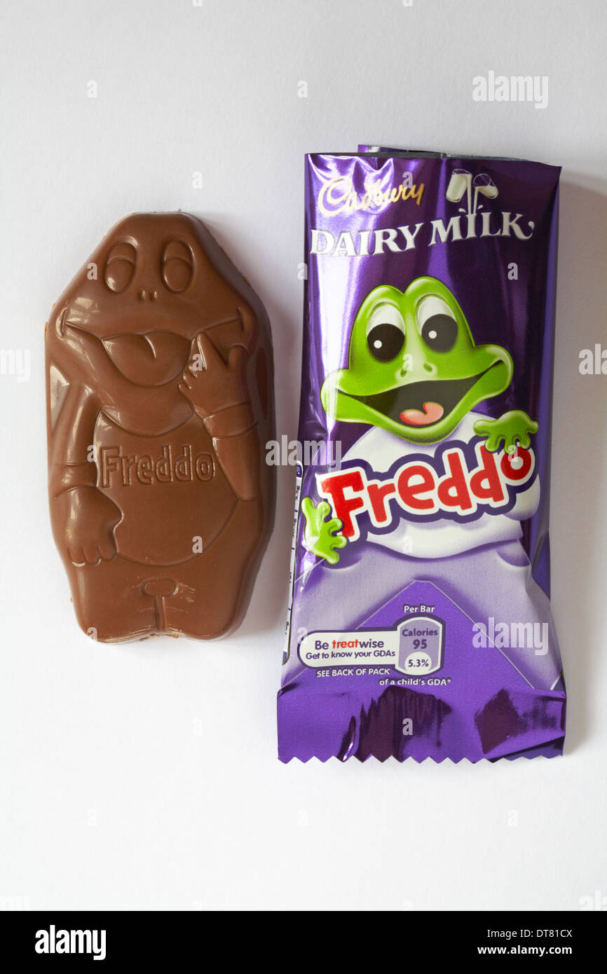 Cadbury Dairy Milk Freddo barre de chocolat hors de wrapper isolé sur fond blanc Banque D'Images