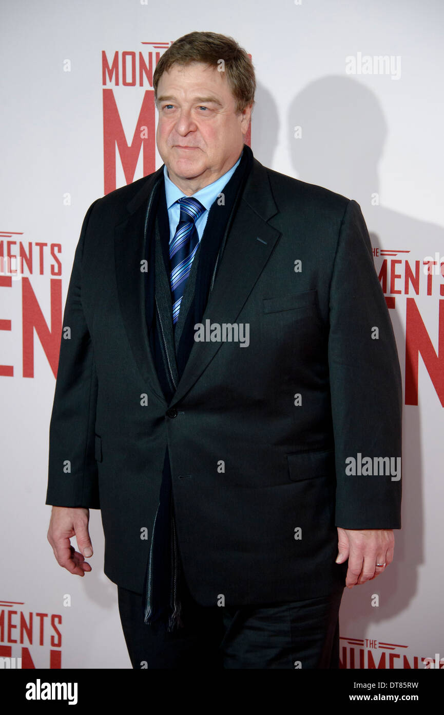 John Goodman arrive pour le UK Premiere de 'The Monuments Men' dans un cinéma du centre de Londres, Londres. Banque D'Images