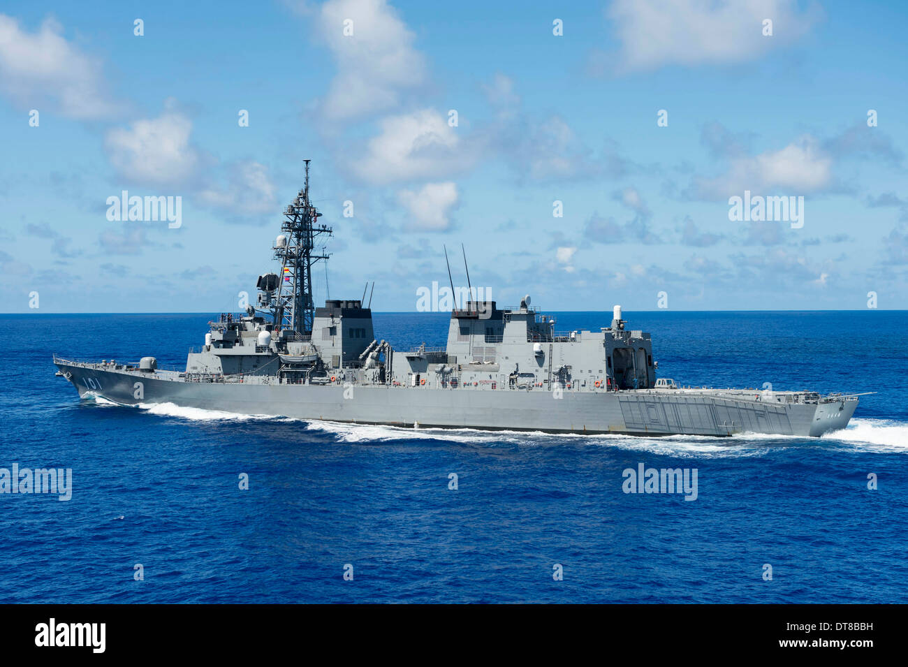 L'océan Pacifique, le 20 juin 2013 - Le Japon d'autodéfense maritime destroyer JS Tsukumo (DD-101). Banque D'Images