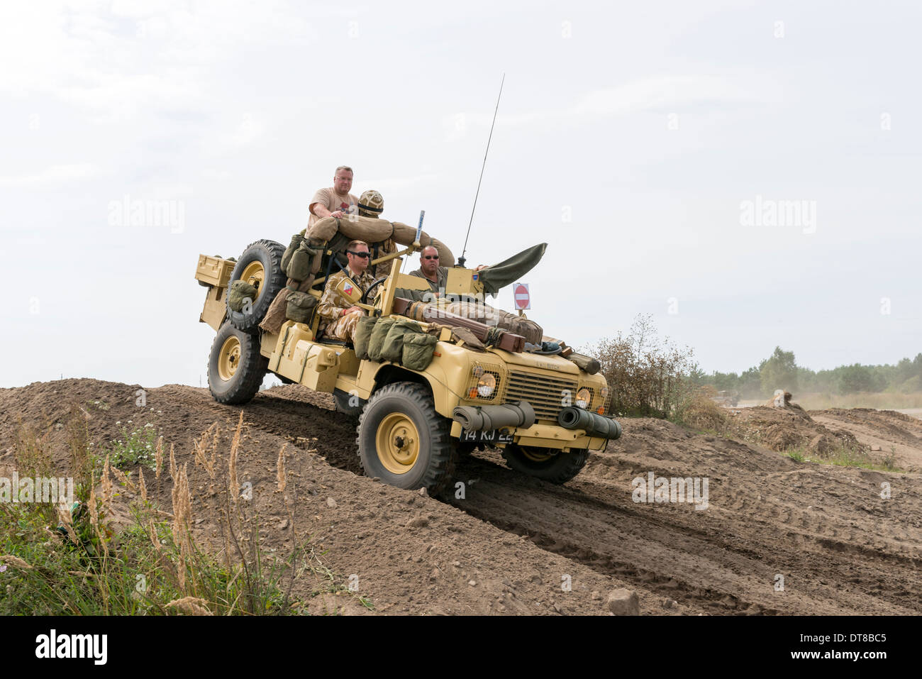 'X Rencontre Internationale de véhicules militaires LES VOIES ET HORSESHOE' dans la charge, Hui Stargard Szczecinski Pologne Banque D'Images