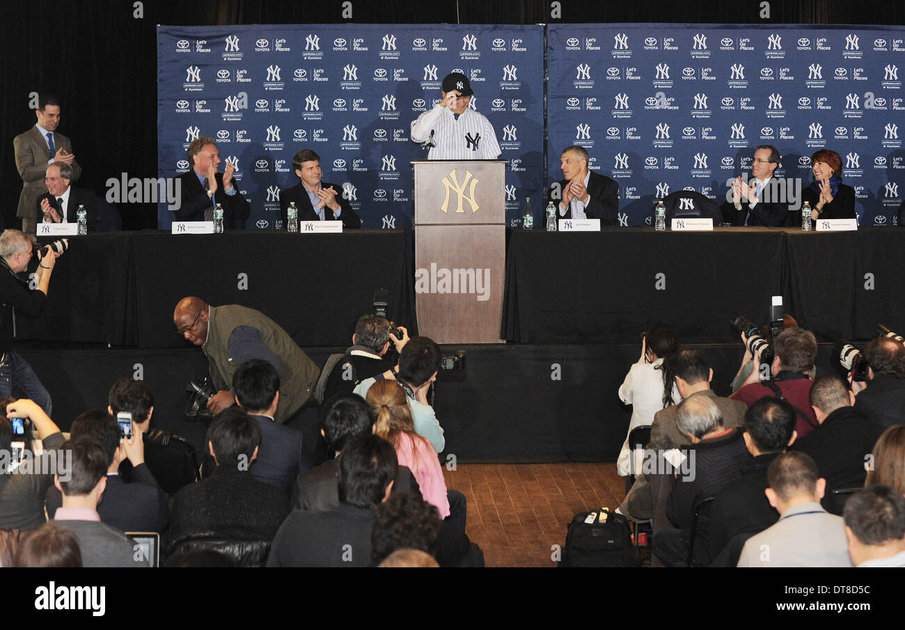 Le Bronx, NY, USA. Feb 11, 2014. Masahiro Tanaka (Yankee), 11 février 2014 - New York Yankees MLB : pitcher nouvellement signé Masahiro Tanaka, du Japon assiste à une conférence de presse au Yankee Stadium dans le Bronx, NY, USA. © AFLO/Alamy Live News Banque D'Images