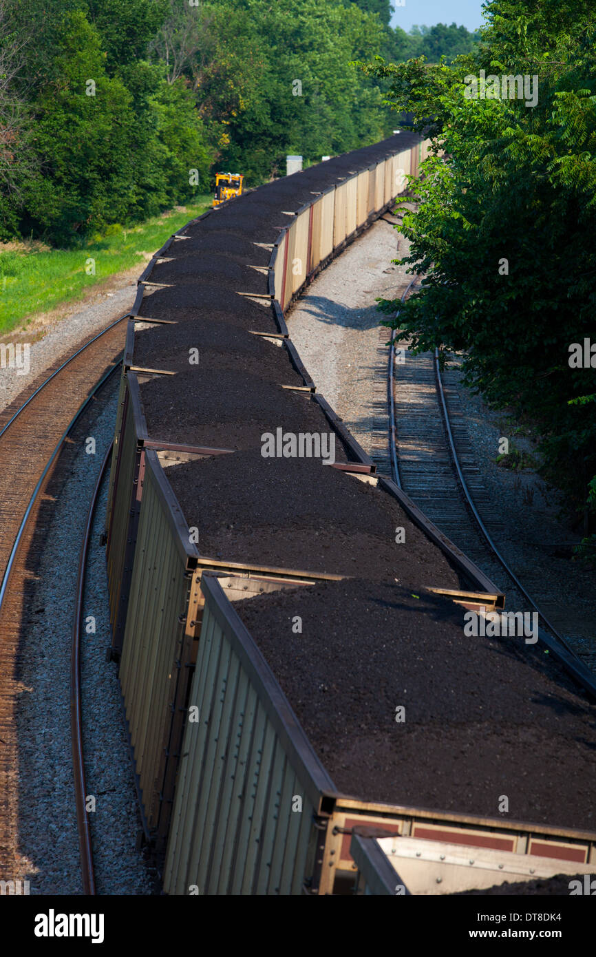 Un train de charbon chargés Banque D'Images