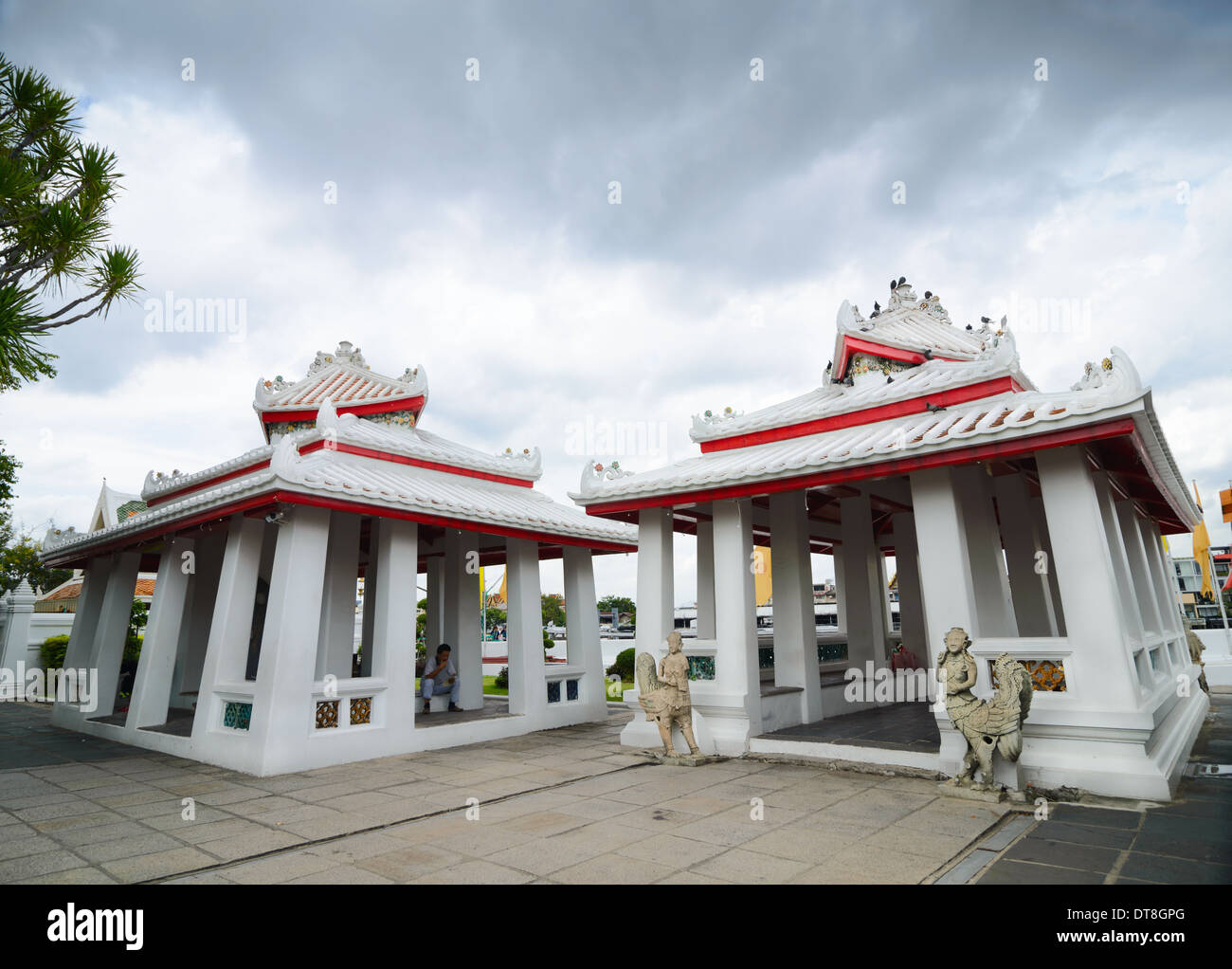 Gazebo au Thai temple de Wat Arun, Bangkok, Thaïlande Banque D'Images