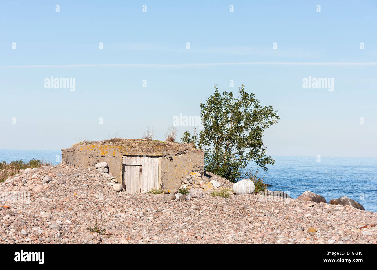 Ancien refuge de sol à proximité de la mer sur une île Banque D'Images