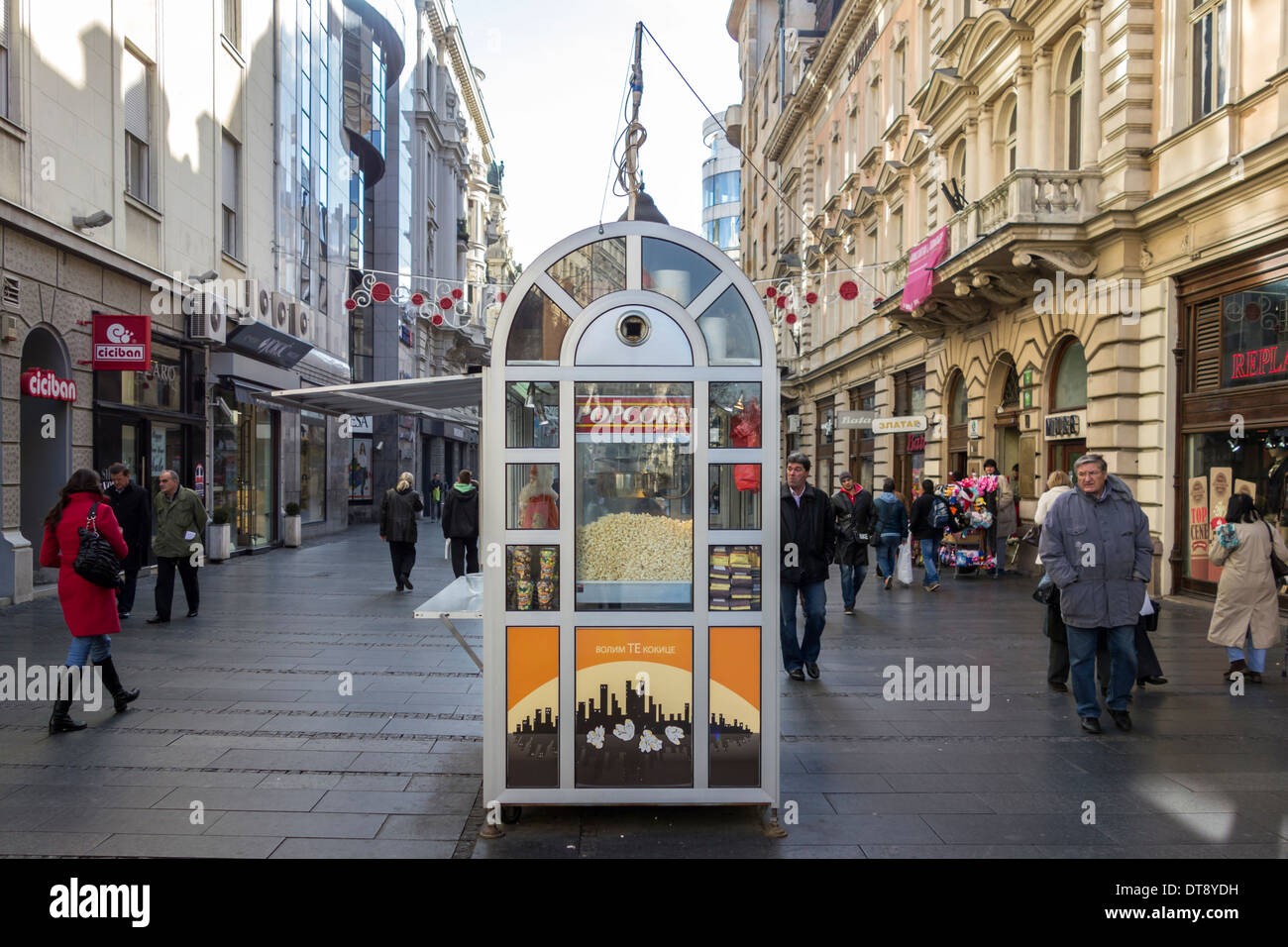 Pop corn stand dans la rue Kneza Milosa à Belgrade, Serbie Banque D'Images