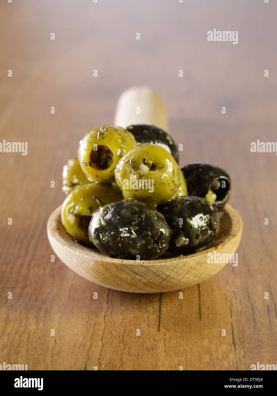 Olives vertes et noires Banque D'Images