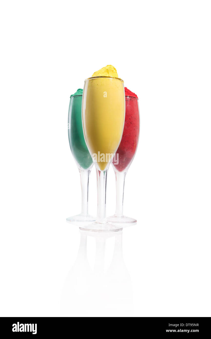 Close-up de verre de différentes couleurs sur Holi festival Banque D'Images