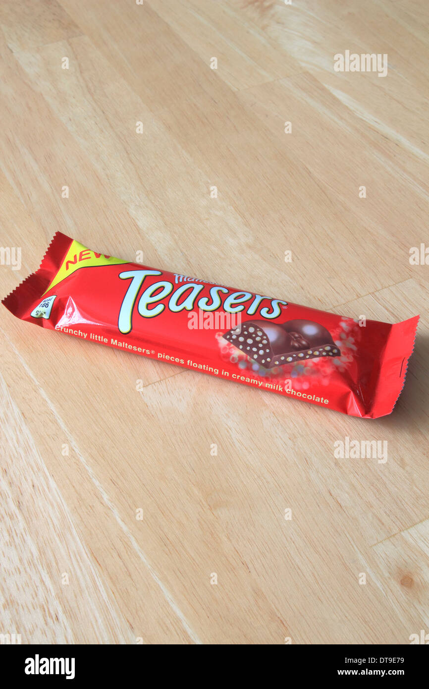 Maltesers Réflexion Chcolate Bar On A Wooden Background Banque D'Images