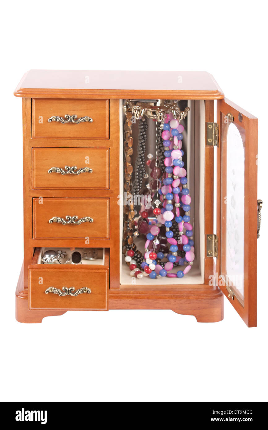 Boîte de bijoux qui ressemble à une armoire isolé sur fond blanc Banque D'Images