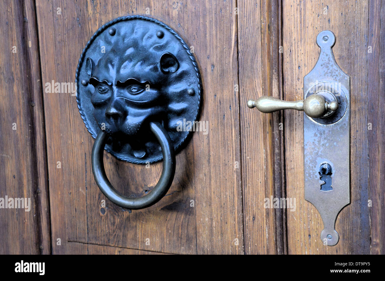Vintage doorknocker et serrure Banque D'Images