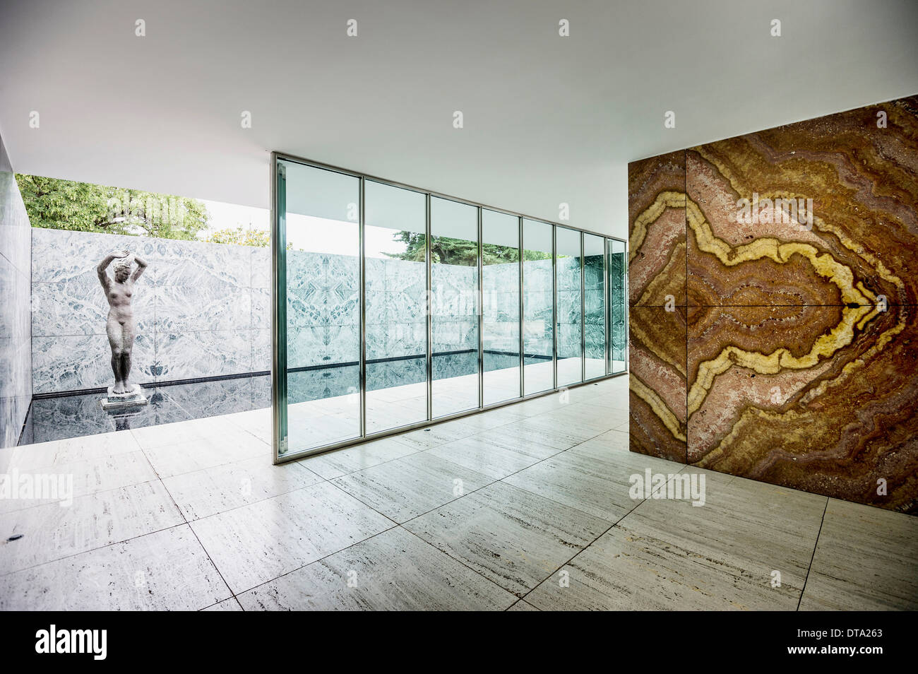 Pavillon de Barcelone, l'architecte Ludwig Mies van der Rohe pour l