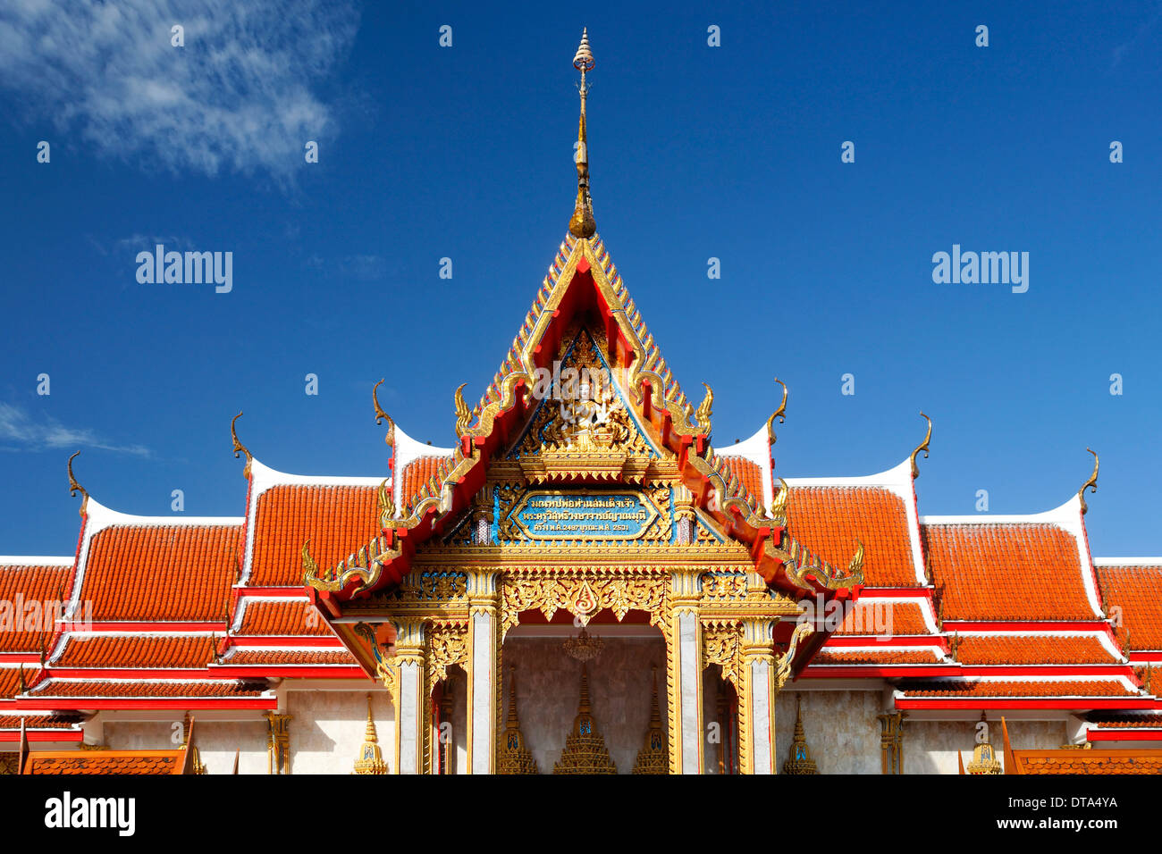 Pignon ornementé, toit, temple Wat Chalong, Phuket, Thailand Banque D'Images