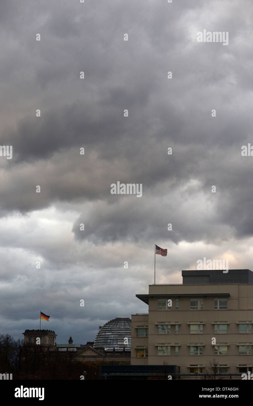 Berlin, Allemagne, les nuages sombres sur l'Ambassade Américaine Banque D'Images