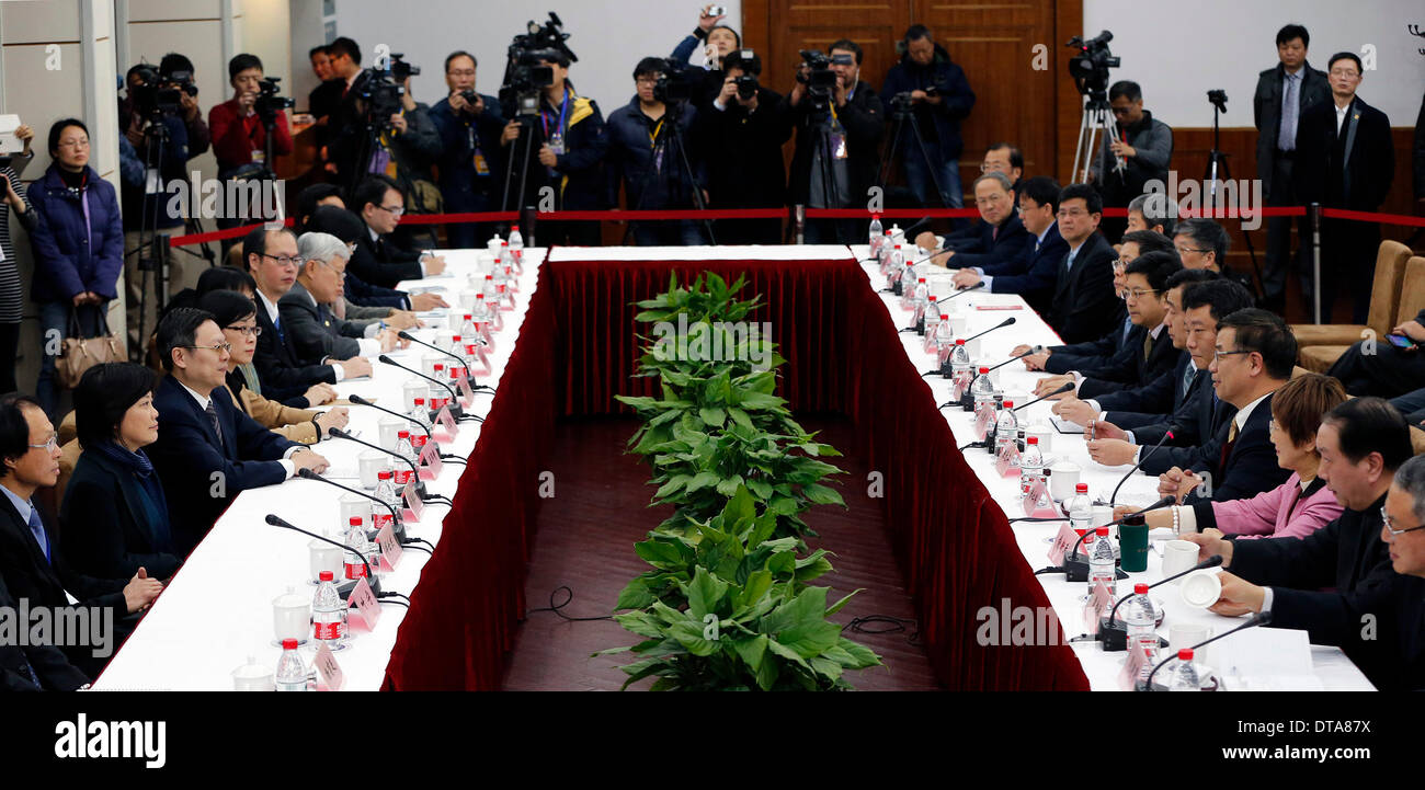 Shanghai, Chine. Feb 13, 2014. Wang Yu-chi, le segment des affaires étrangères de l'union continentale, visites, l'Académie des Sciences Sociales de Shanghai pour un colloque avec des experts et d'universitaires de Shanghai, la Chine orientale, le 13 février 2014. © Shen Bohan/Xinhua/Alamy Live News Banque D'Images