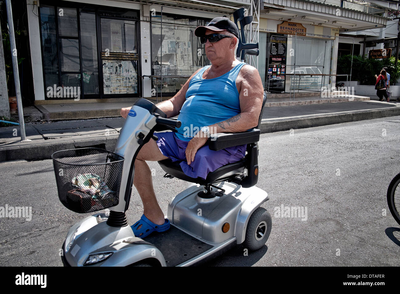 Scooter de mobilité avec mobilité propriétaire. Banque D'Images