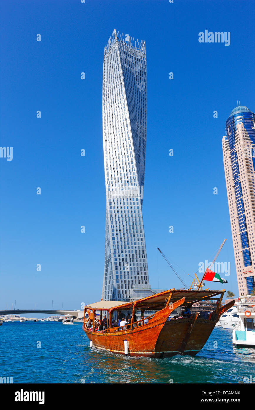 La Marina de Dubaï. Voile avec dhow Banque D'Images