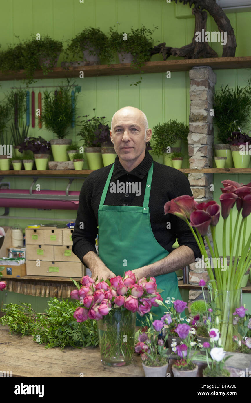 Man looking at camera Banque D'Images