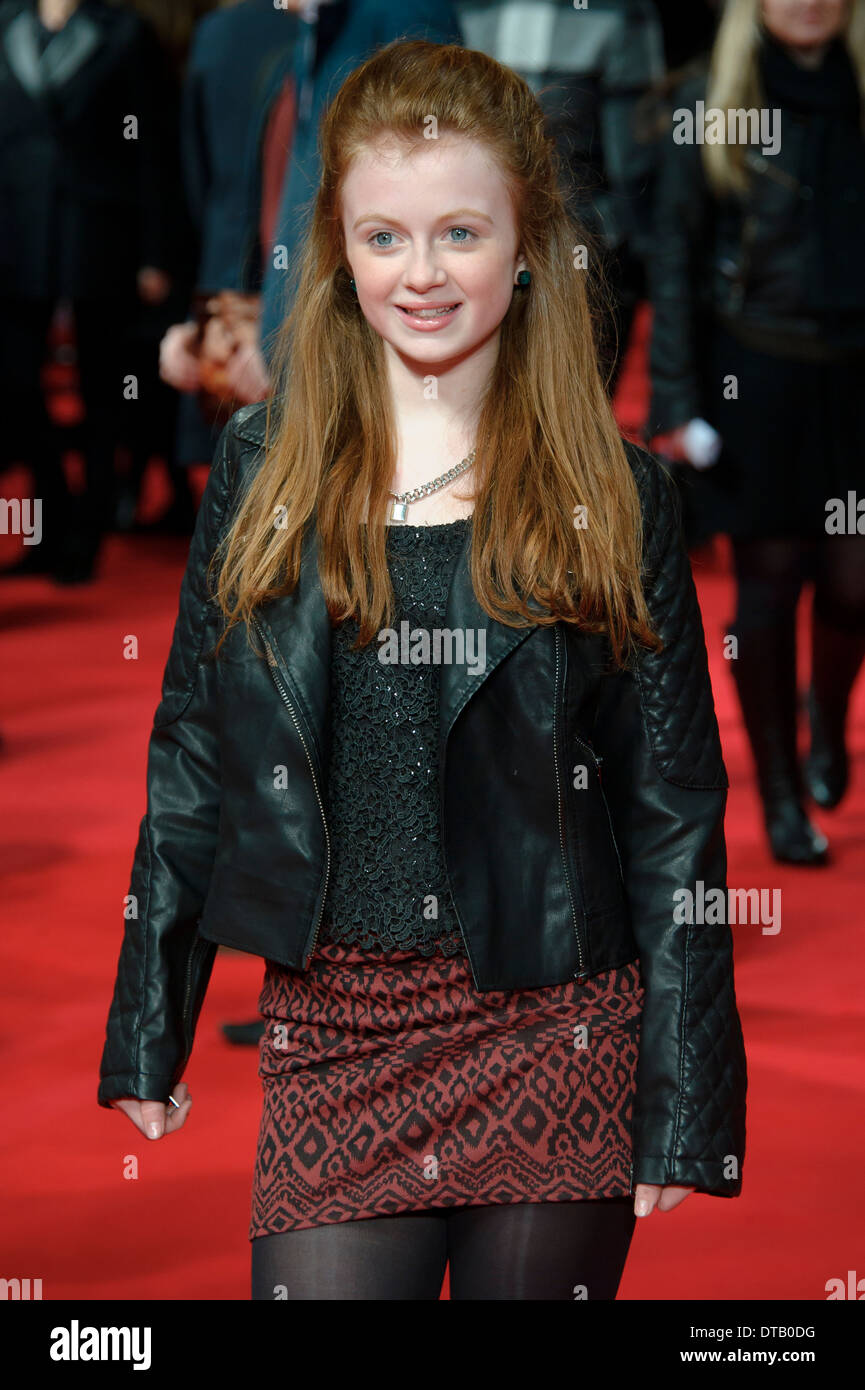 Maisie Smith arrive pour la création d'un New York Winter's Tale dans un cinéma du centre de Londres. Banque D'Images