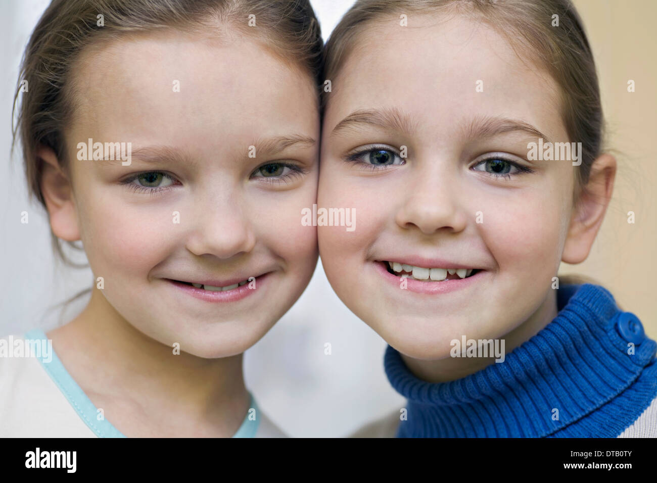 Photo Libre De Droit De Portrait De Deux Jeunes Filles De La Tribu Hamer %c3%a9thiopie Afrique Gm1479749763 507635600