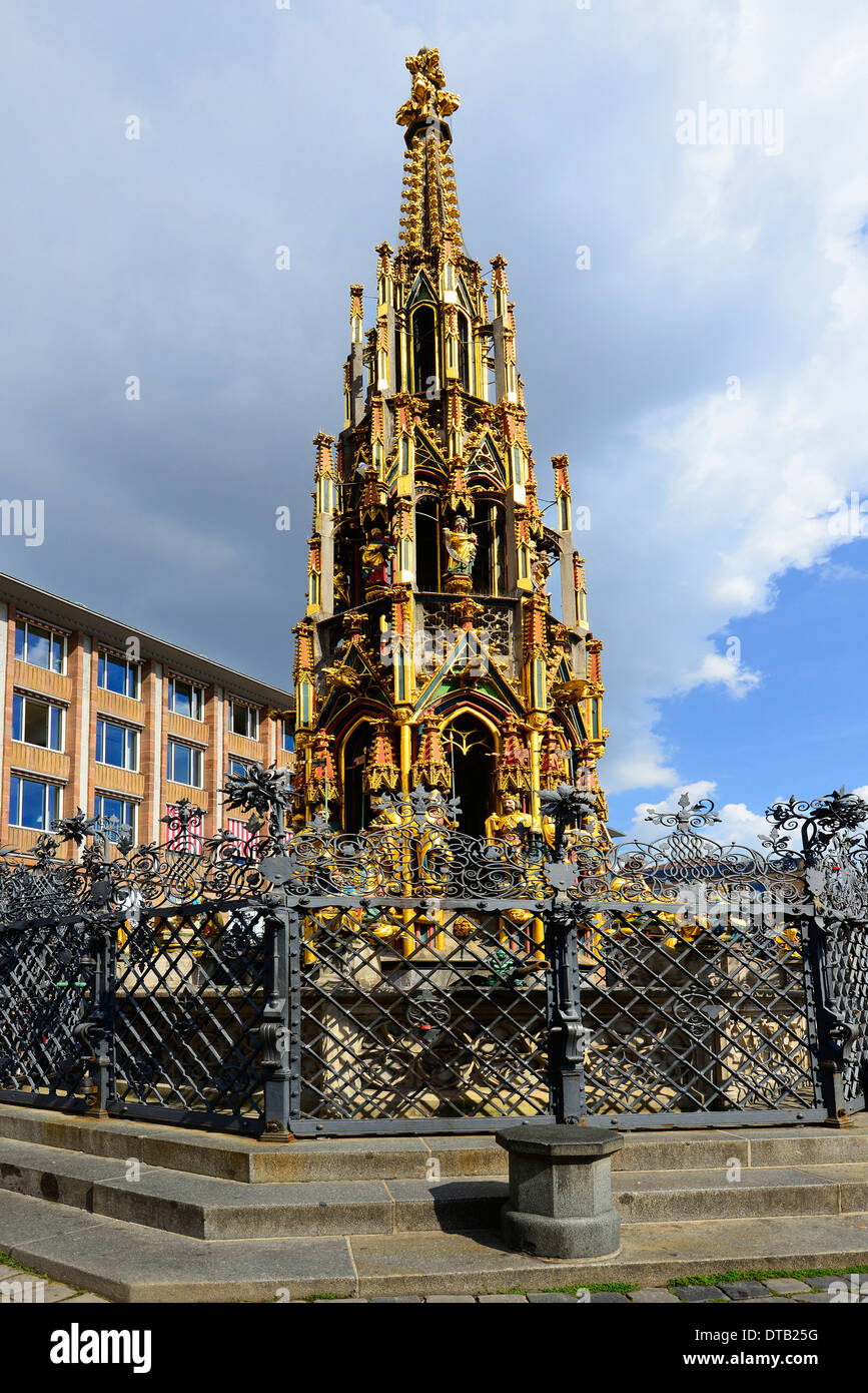 Schöner Brunnen Nuremberg Nuremberg Allemagne Deutschland DE Banque D'Images