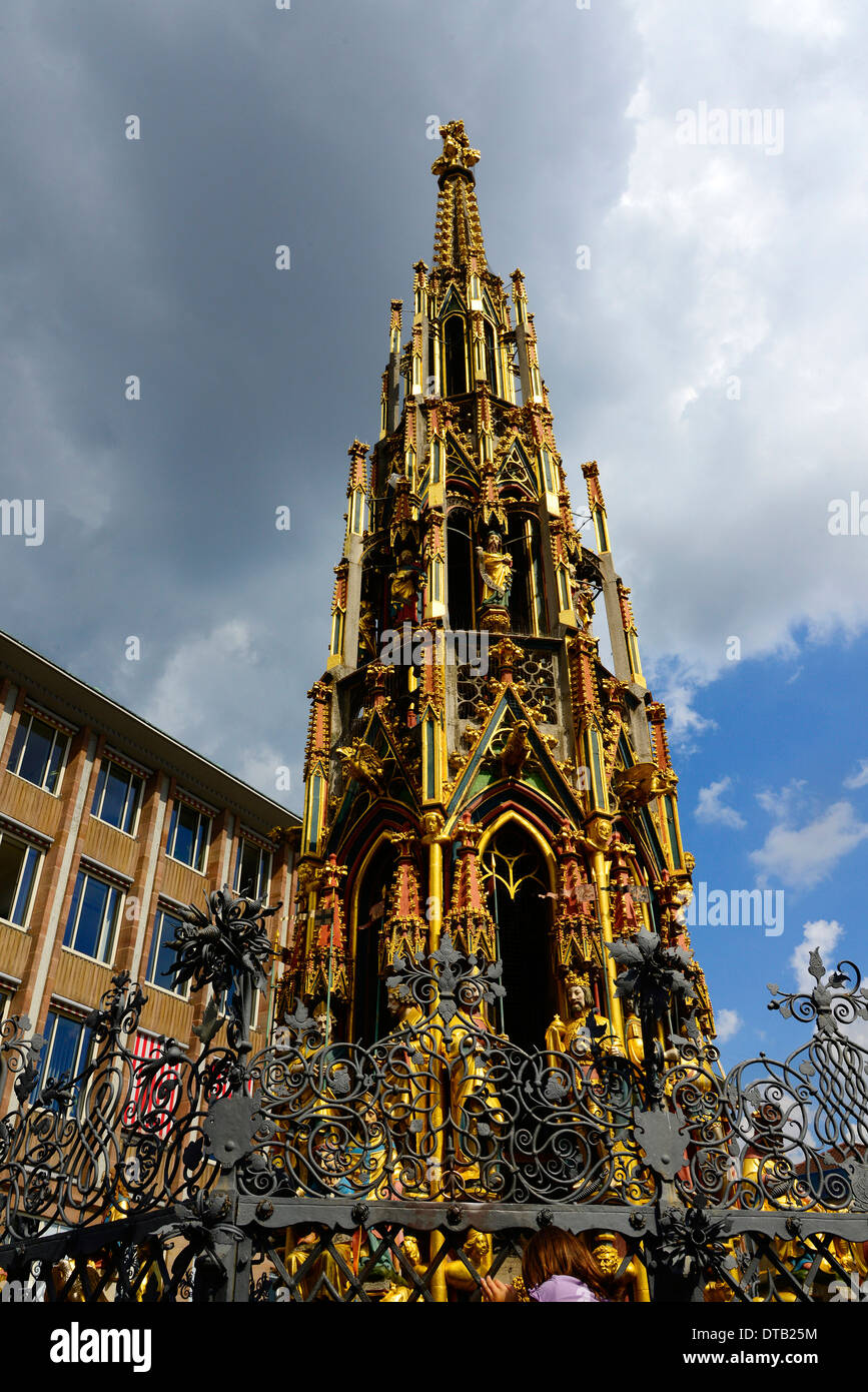 Schöner Brunnen Nuremberg Nuremberg Allemagne Deutschland DE Banque D'Images