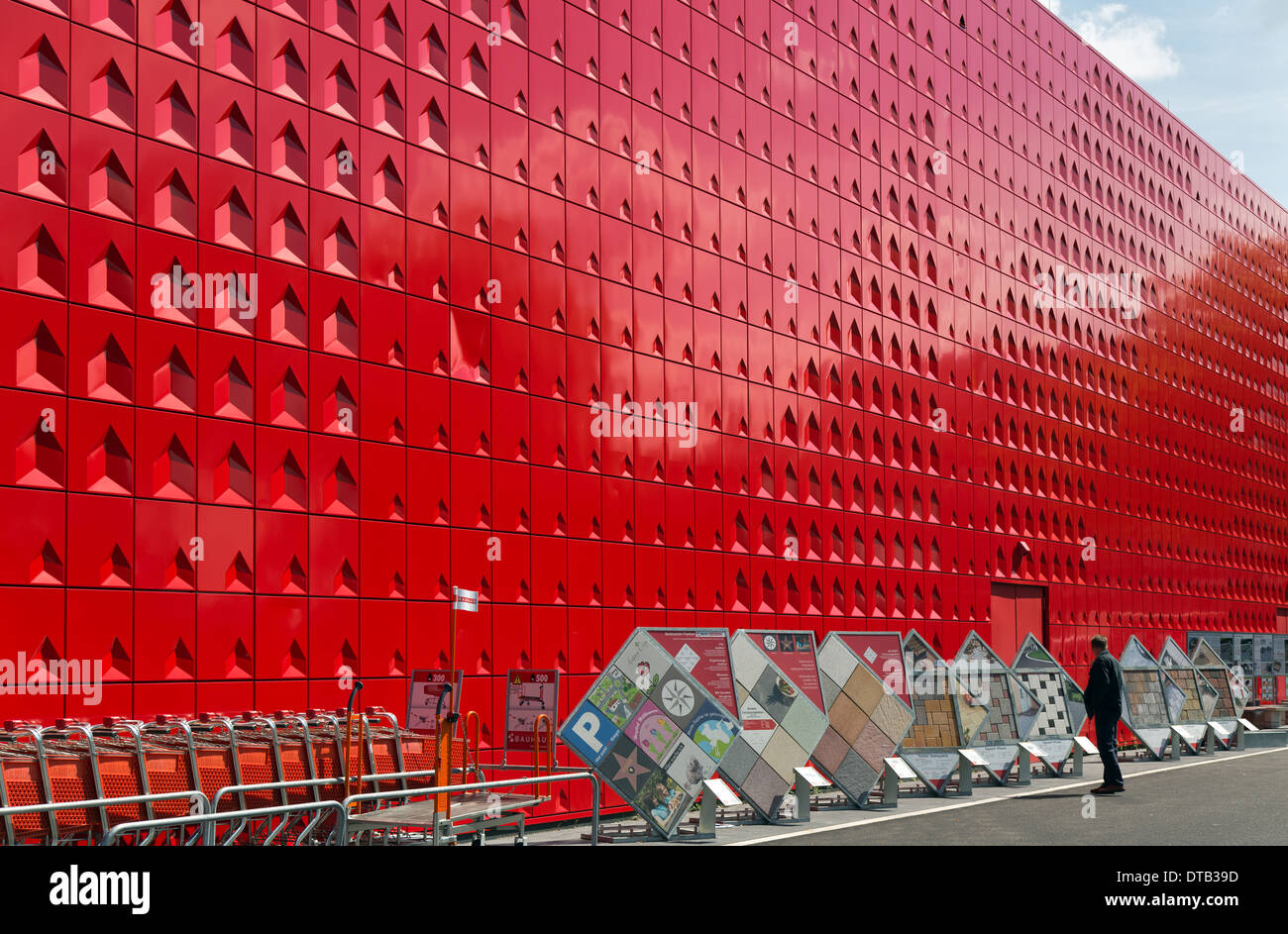 Bremen, Allemagne, façade de la cité-jardin du marché de la construction le Bauhaus Banque D'Images