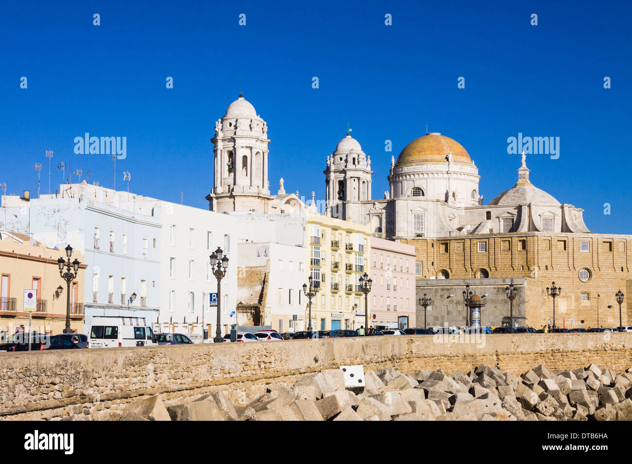 Promenade et Cathédrale de Cadix, Andalousie, Espagne Banque D'Images