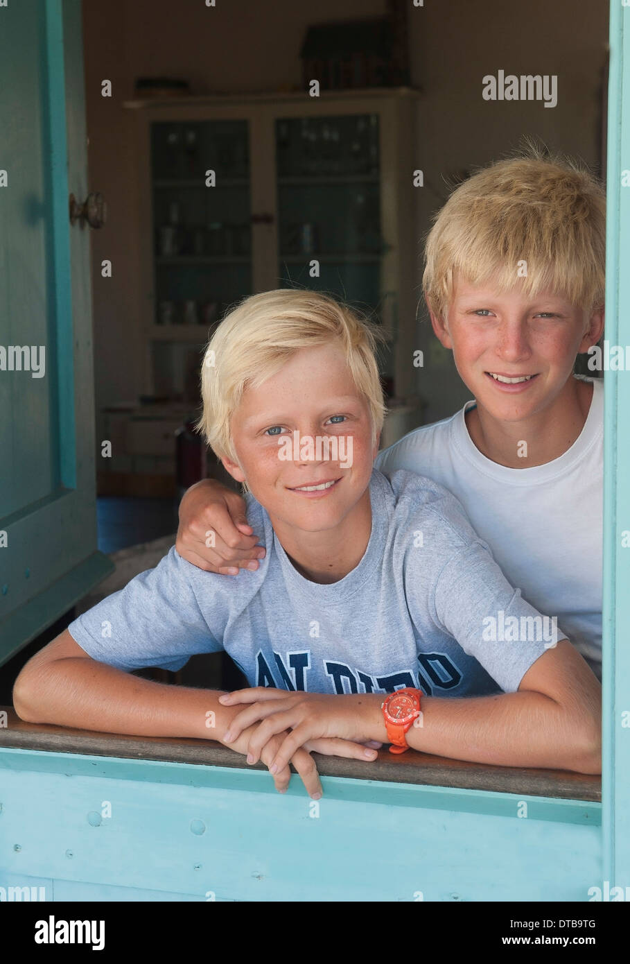 Portrait de deux frères, happy blonde Churchhaven, Western Cape, Afrique du Sud Banque D'Images