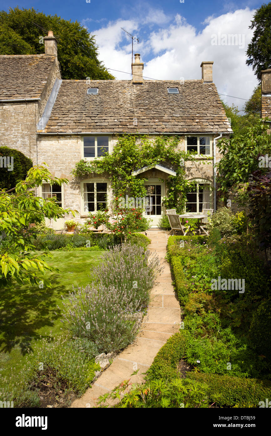 Cotswold cottage idylliques et jardin, Gloucestershire, England, UK Banque D'Images