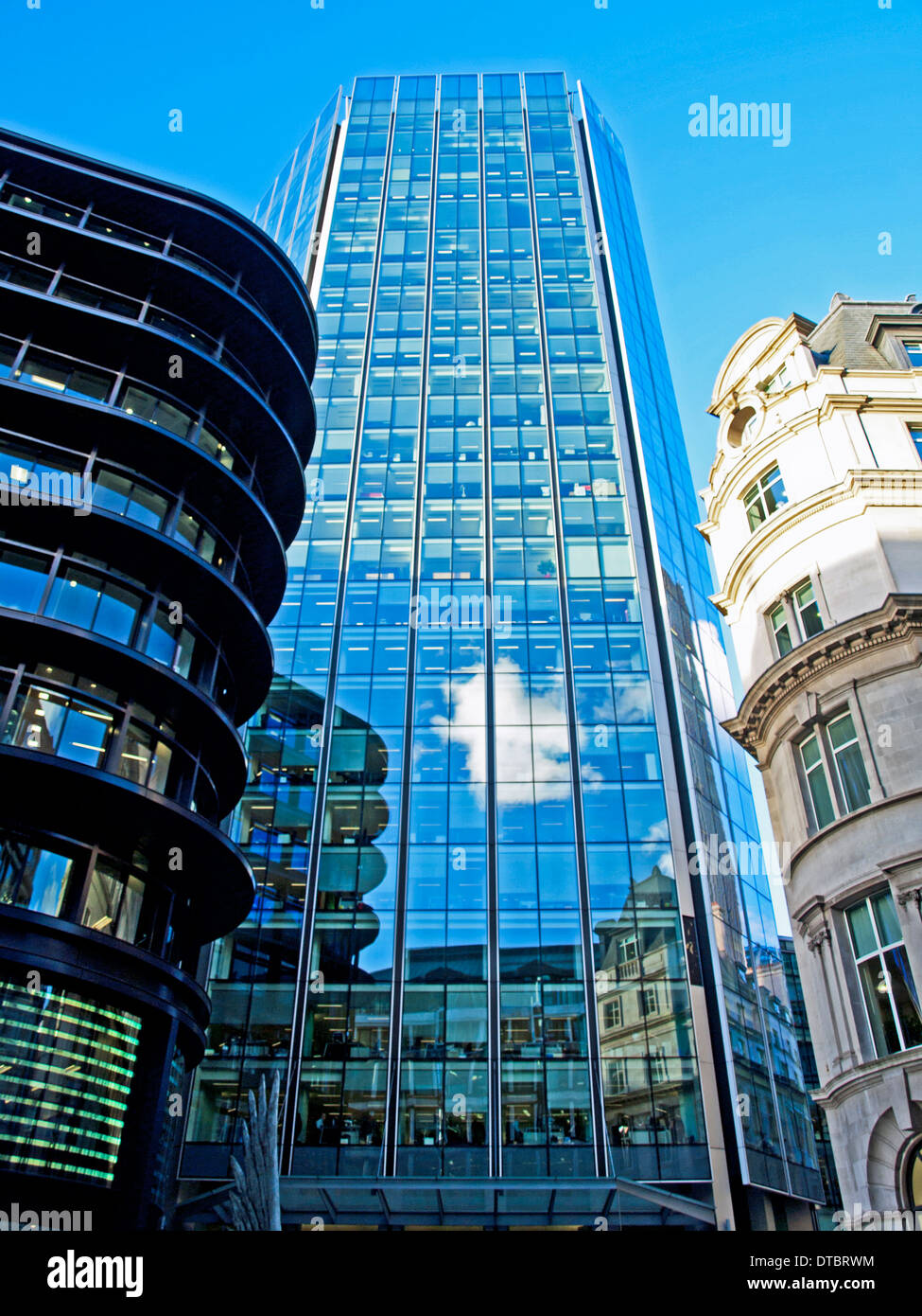 Voir de 125 Old Broad Street, anciennement appelée la Tour de la Bourse, City of London, Londres, Angleterre, Royaume-Uni Banque D'Images