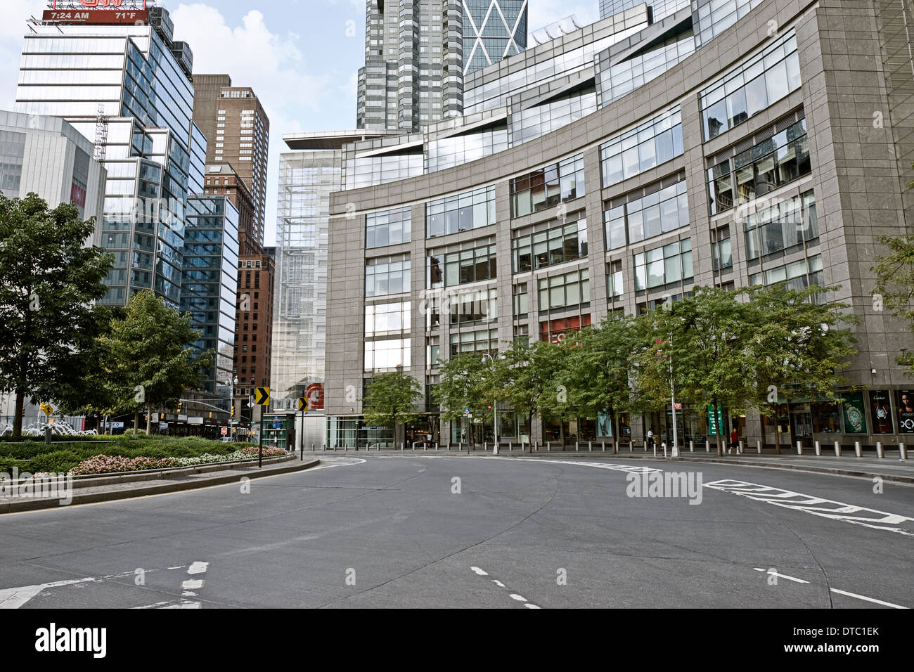 Scène de rue urbaine vide à Columbus Circle à New York. Banque D'Images