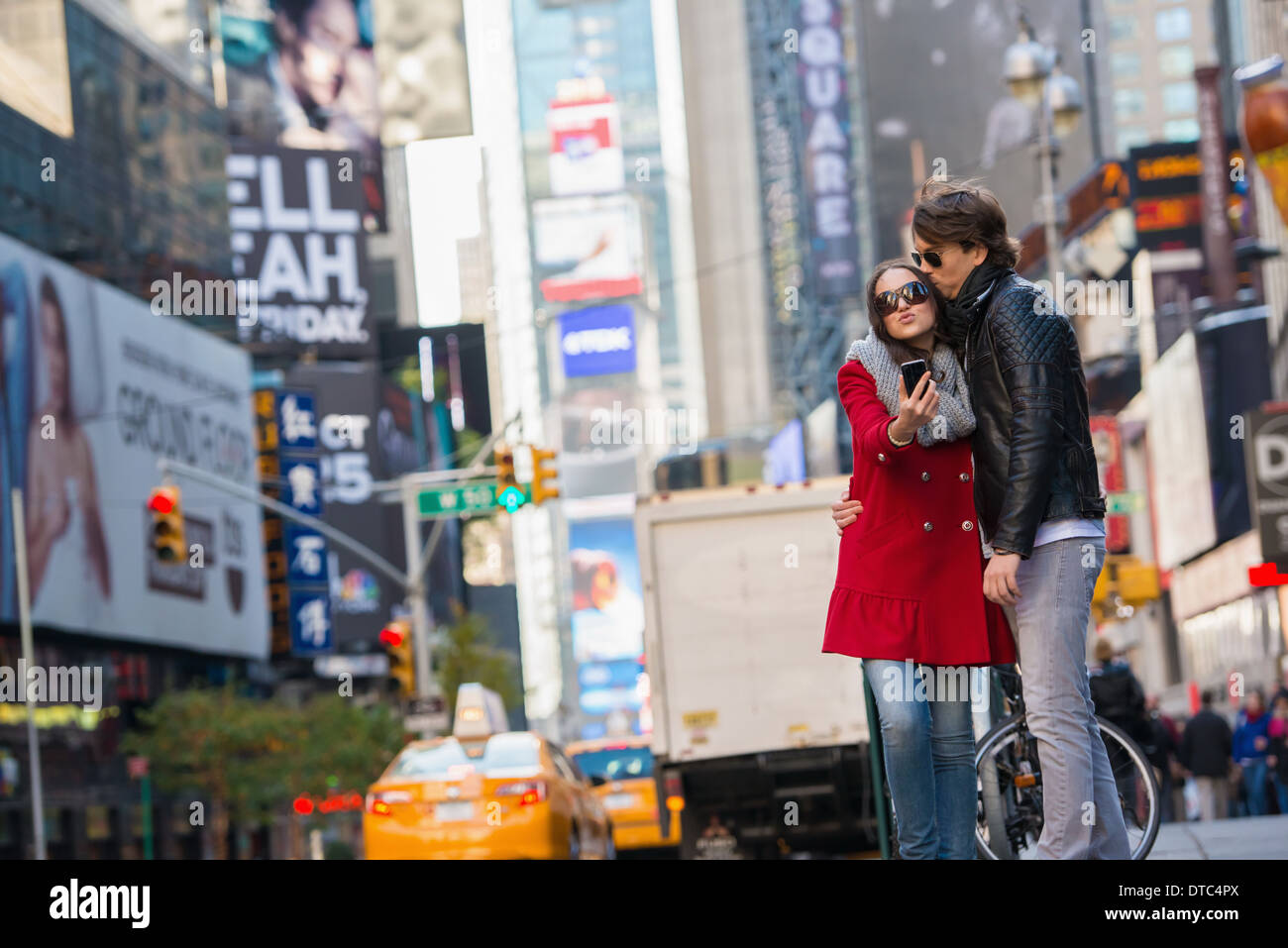 Jeune couple en vacances, New York City, USA Banque D'Images
