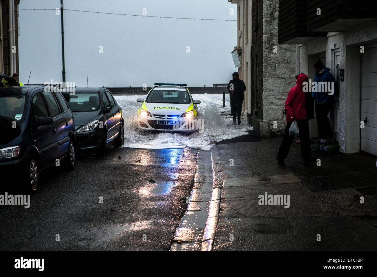 Penzance, Cornwall . Feb 14, 2014. Forte mer entraîner des inondations et tempêtes sur promanard Penzance. Crédit : Richard Harvey/Alamy Live News Banque D'Images