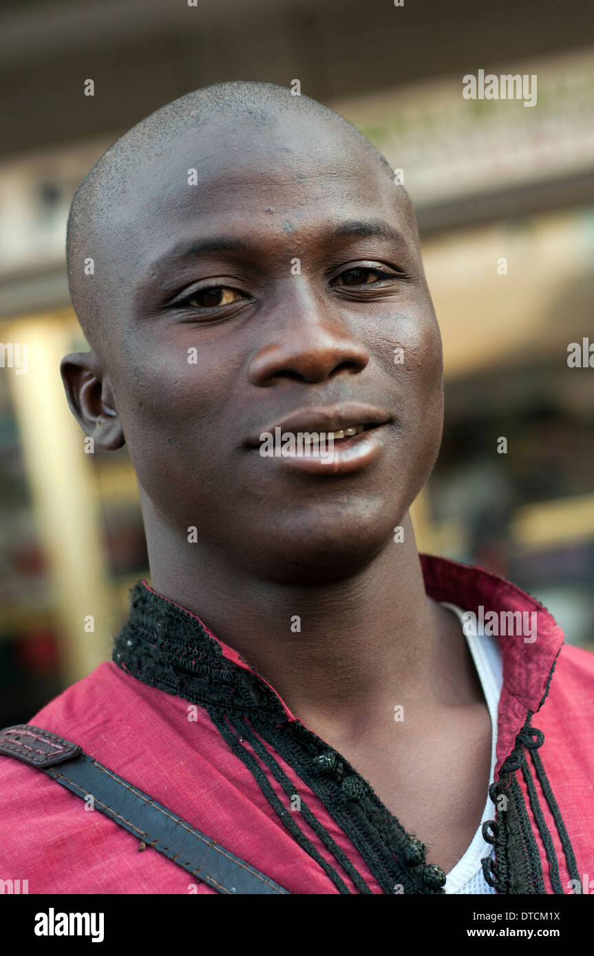 Jeune homme à Bamako, Mali Photo Stock - Alamy