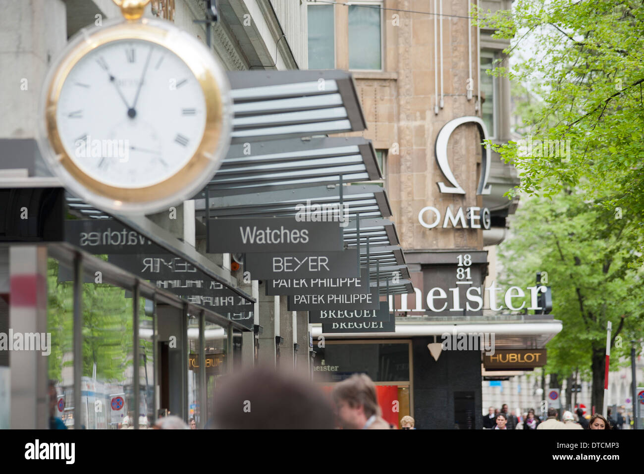 Boutique de montres de luxe suisse signes de décideurs sur la Bahnhofstrasse de Zurich Banque D'Images