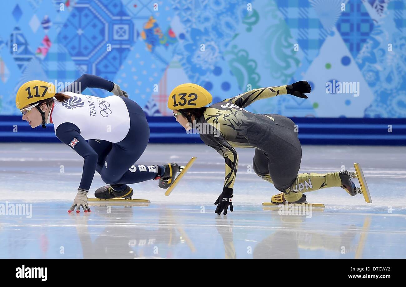 Sochi, Russie. Feb 15, 2014. Charlotte Gilmartin (GBR) en face de Biba Sakurai (JPN). Womens courte piste - 1.500m qualification - Iceberg skating center - parc olympique de Sotchi - Russie - 15/02/2014 Credit : Sport en images/Alamy Live News Banque D'Images