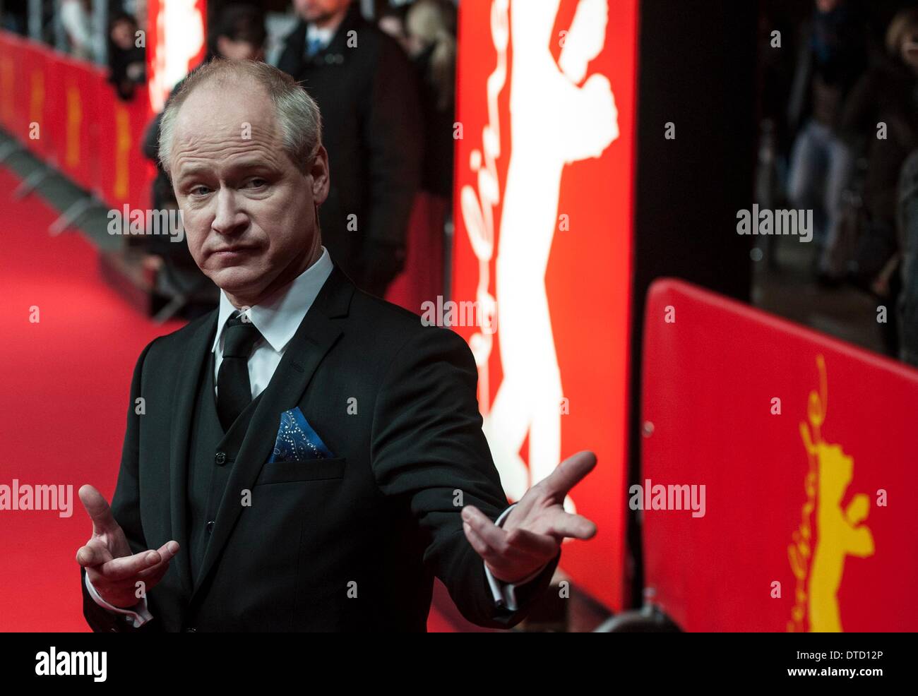 Berlin, Allemagne. Feb 14, 2014. Carl Robert acteur suédois Olof Gustafsson arrive pour la projection de "La 100-Year-Old Man qui est monté par la fenêtre et disparu" au 64e Festival du Film de Berlin, à Berlin, Allemagne, 14 février 2014. Le film est présenté le Berlinale Special section Gala du festival qui se déroule du 06 au 16 février 2014. Photo : Paul Zinken/dpa/Alamy Live News Banque D'Images