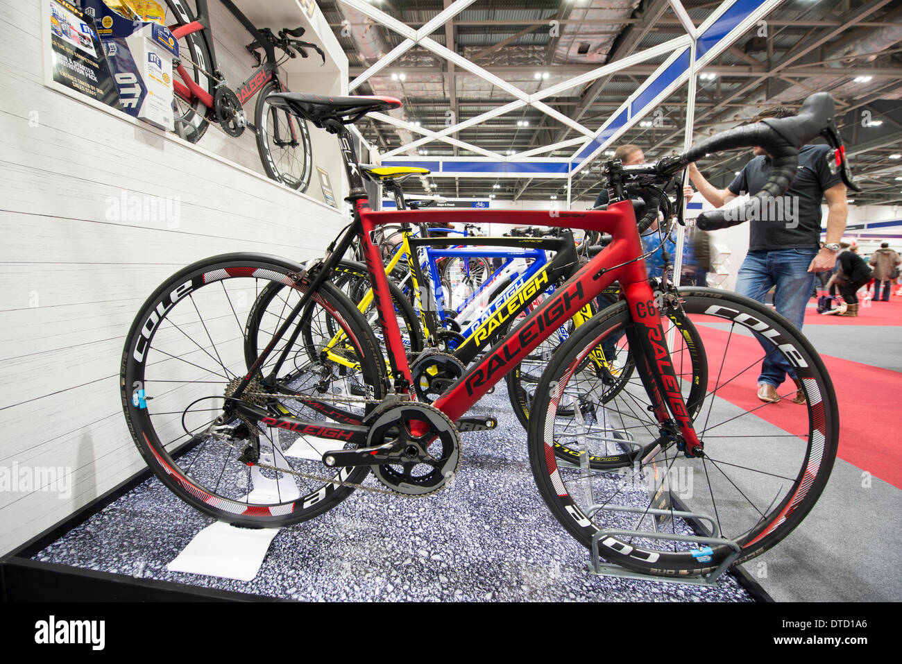 V lo de route haute performance en carbone raleigh militis c6