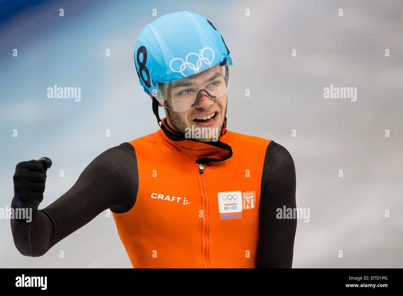 Sotchi, Krasnodar, Russie. Feb 15, 2014. Sjinkie Knegt (NED) semble satisfait de sa troisième place dans l'épreuve du 1000 m de patinage de vitesse sur courte piste (A) Final - à partir de l'Iceberg Skating Palace, Cluster côtières - XXII jeux olympiques d'hiver : Action Crédit Plus Sport/Alamy Live News Banque D'Images