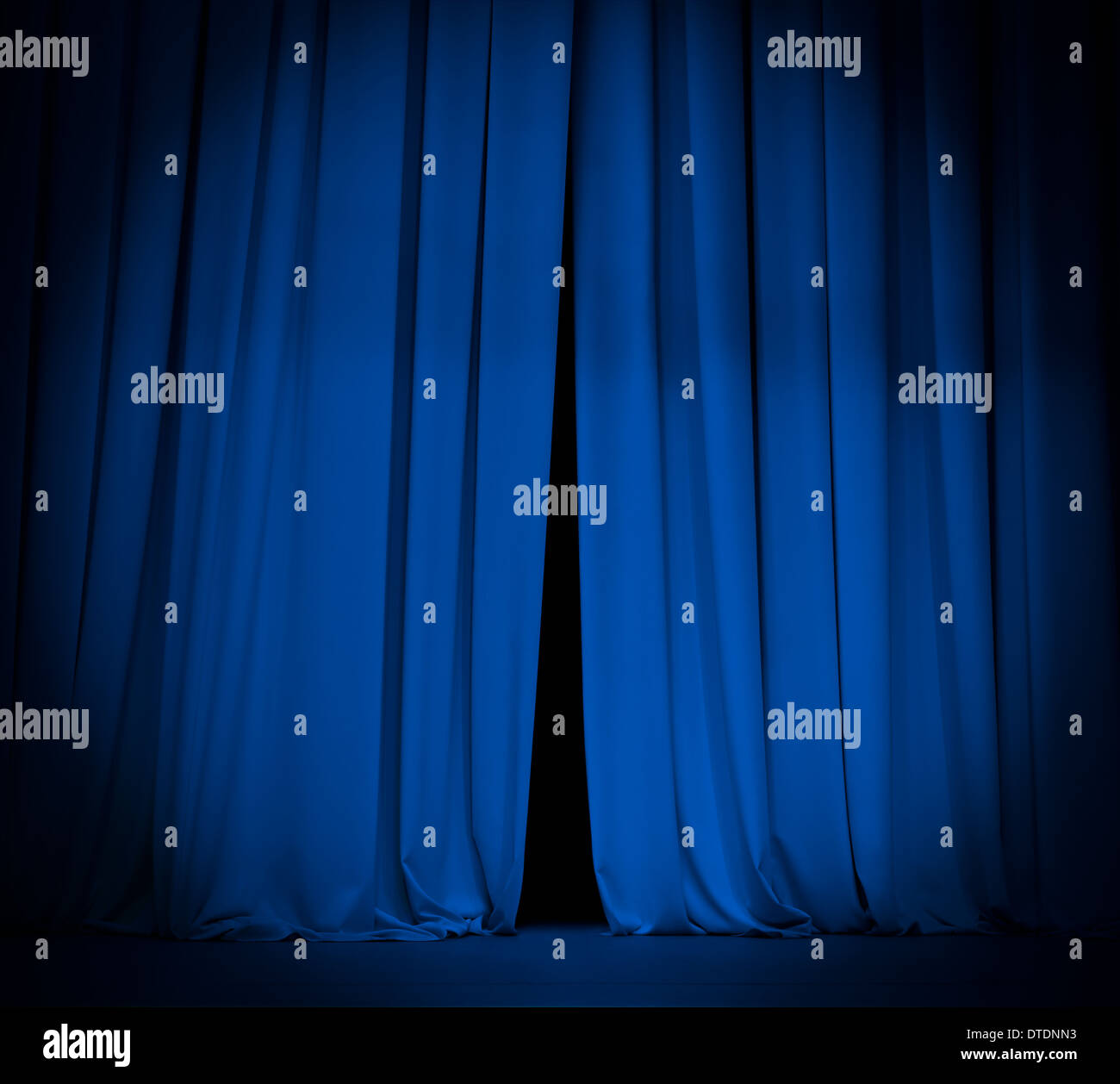 Scène de théâtre avec rideau bleu fond spotlight Banque D'Images