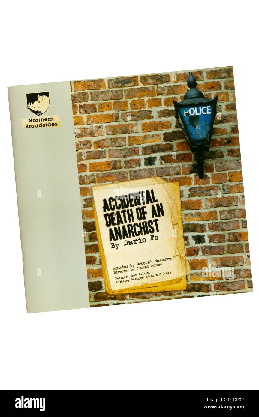 Programme pour la production de 2008 Affiches du Nord La Mort accidentelle d'un anarchiste de Dario Fo à la Greenwich Theatre. Banque D'Images