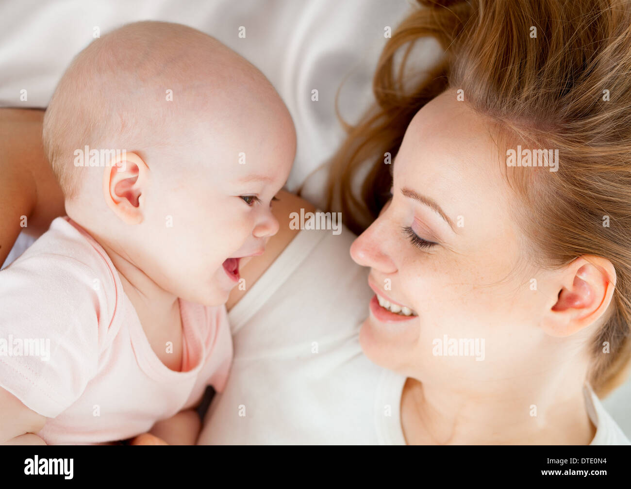 Young mother and baby Banque D'Images