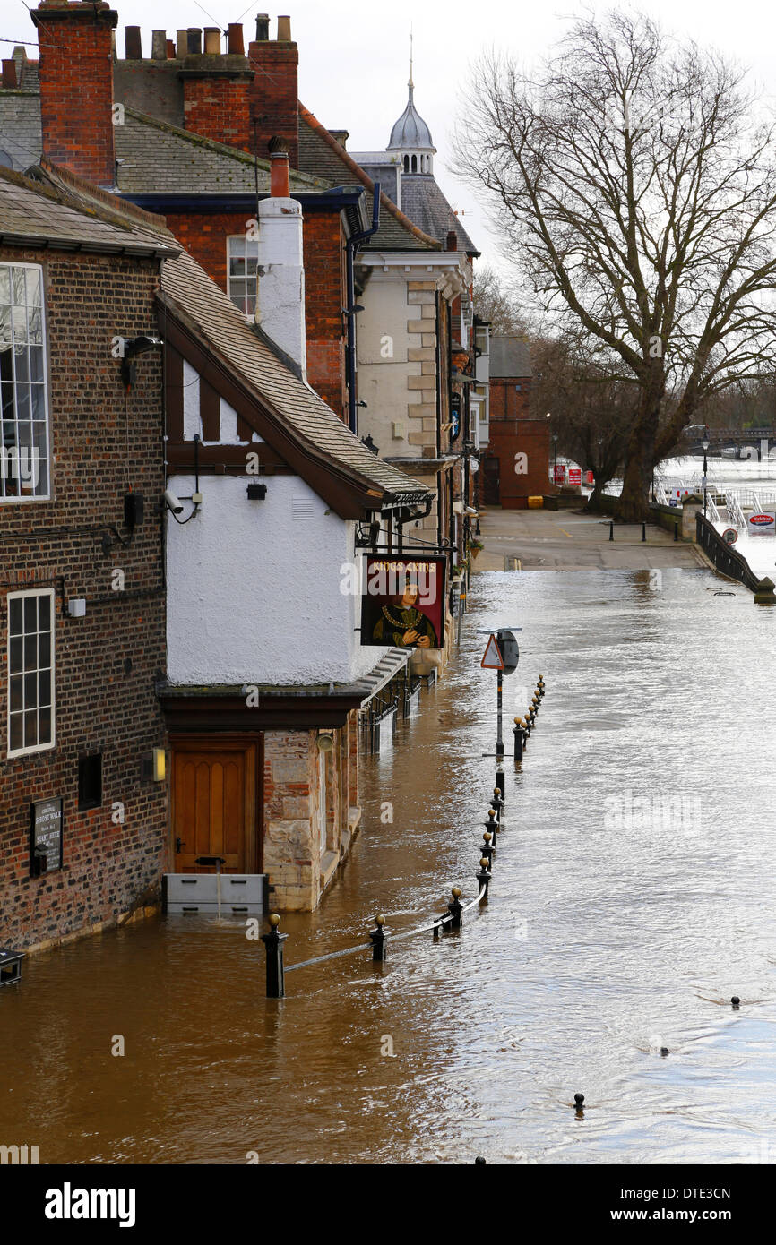 York Royaume-uni 16 février 2014. Au niveau d'inondation dans la région de Queens Staith York durant les dernières intempéries dans tout le Royaume-Uni. Banque D'Images